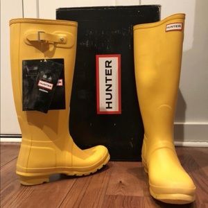 Yellow Hunter Tall Rain Boots size 10 NWT